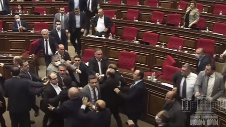 В парламенте Армении произошла массовая драка