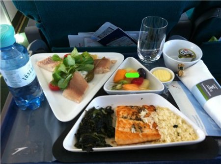 Стюардесса рассказала об опасной еде на борту самолёта 