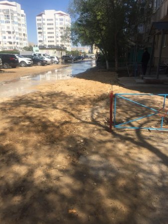 Восстановить просевший участок земли в 12 микрорайоне планируют к концу недели