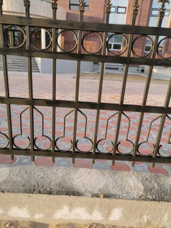 Очень интересный забор