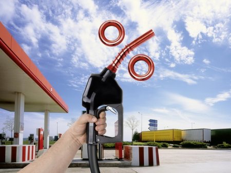 Почему падение цен на нефть на отразилось на стоимости бензина в Казахстане