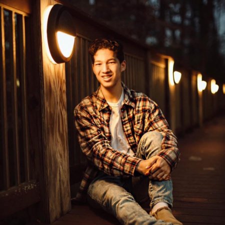  Выросший в США мальчик-казах нашёл родного брата в Усть-Каменогорске