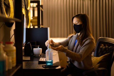 В Казахстане изменили правила для контактных с больными коронавирусом