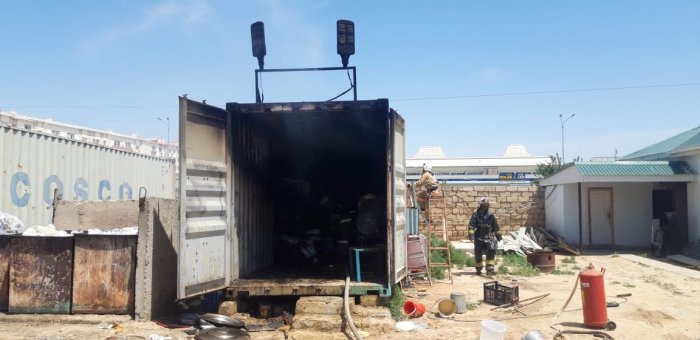 В Актау сгорел контейнер