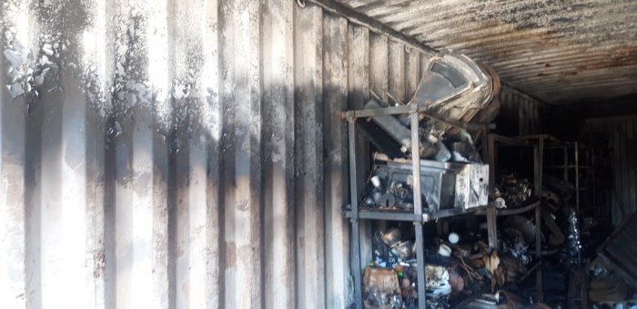 В Актау сгорел контейнер