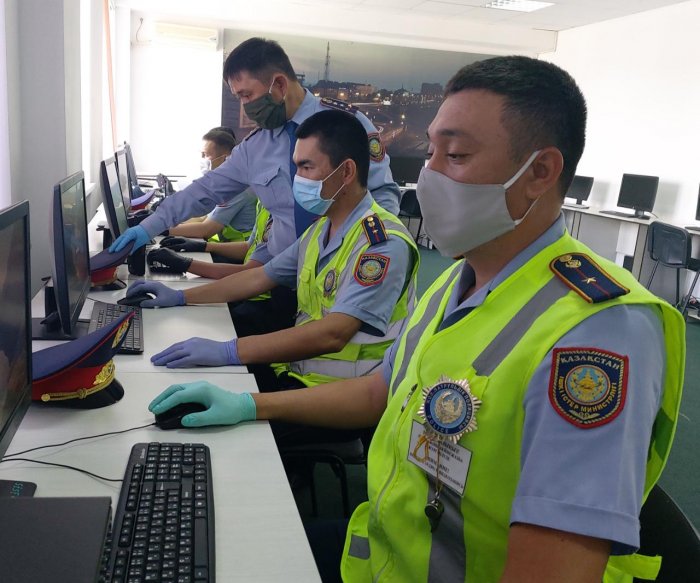 В Мангистау проверили знания ПДД у полицейских