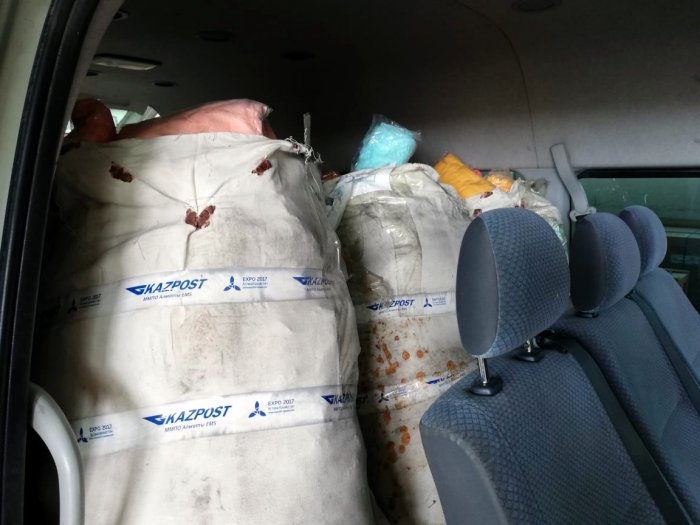 В Актау таможенники передали конфискат нуждающимся В Актау таможенники передали конфискат нуждающимся