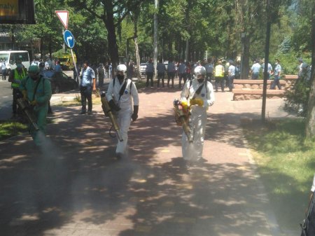 В столице и Алматы начались задержания митингующих