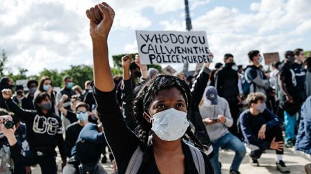 В Париже акция против полицейского произвола переросла в беспорядки
