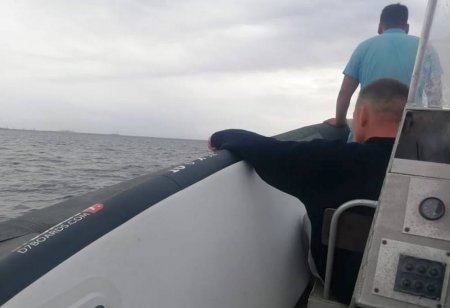 Мужчина на сапборде пропал в пригороде Актау, его подобрал танкер