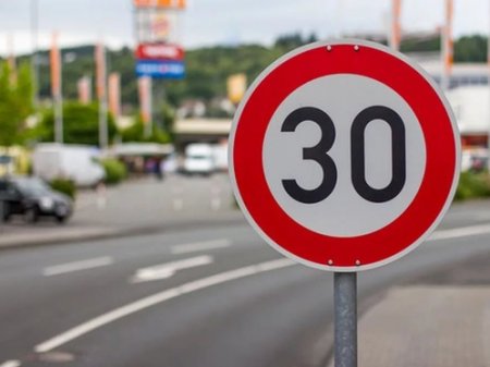 Ограничить скорость движения транспорта до 30 км/ч предложили в Казахстане
