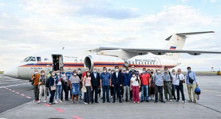 32 врача прибыли в Нур-Султан спецрейсом из России для помощи в борьбе с COVID-19