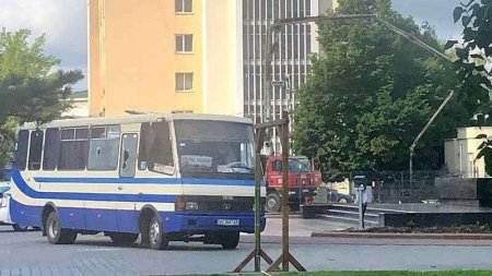 Мужчина захватил автобус с 20 заложниками в Украине