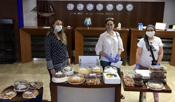 Выпечкой и десертами порадовали медиков в Мангистау
