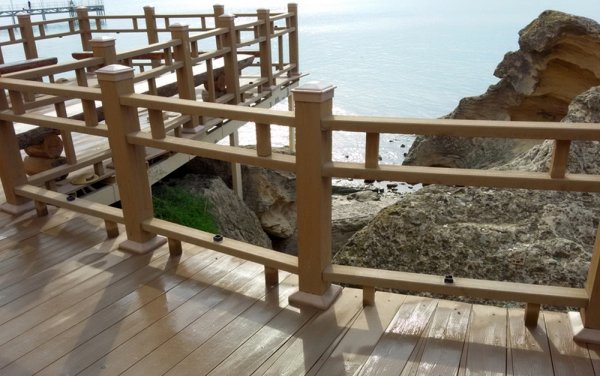 Ищет полиция! Перила на Скальной тропе в Актау сломали подростки