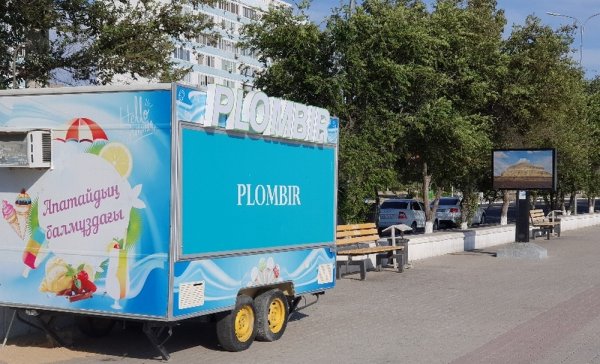 Власти прокомментировали появление «вагончиков» на набережной Актау