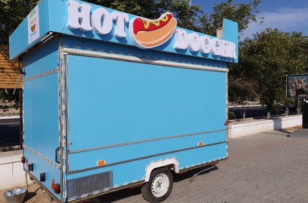 Власти прокомментировали появление «вагончиков» на набережной Актау