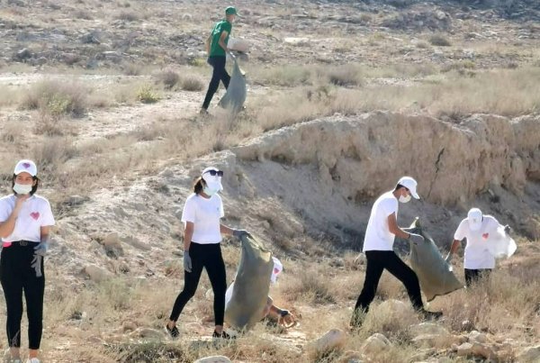 Волонтёры собрали пять тонн мусора на 43-м километре в Мангистау