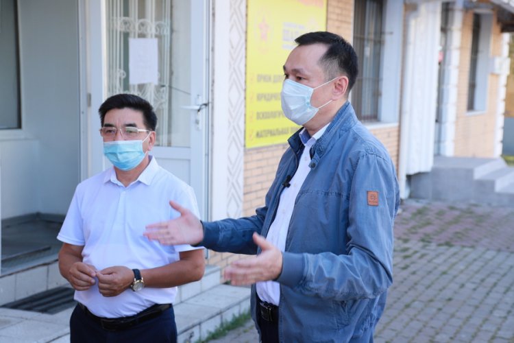 Депутаты-коммунисты с народом!