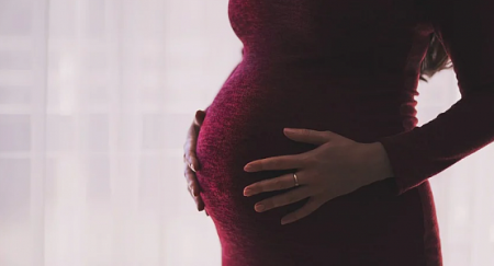 Получивших 42 500 тенге беременных заставляют платить взносы в ФСМС