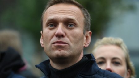 Самолет с Навальным на борту прибыл в Берлин - СМИ