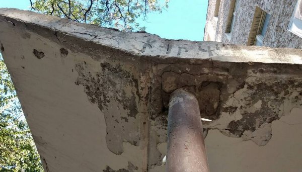 Еще один козырёк может рухнуть в Актау