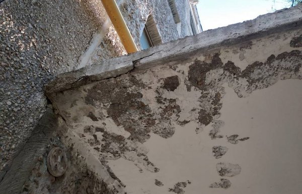 Еще один козырёк может рухнуть в Актау