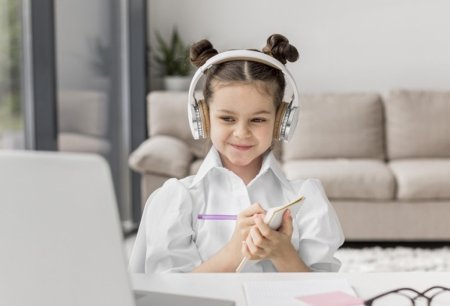 Домашних заданий на время онлайн-обучения не будет - МОН РК