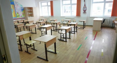 Минздрав назвал условия закрытия школ осенью для младших классов