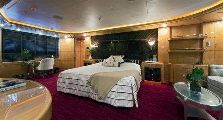 Как выглядела сгоревшая яхта, на которой были казахстанцы