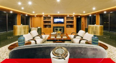 Как выглядела сгоревшая яхта, на которой были казахстанцы