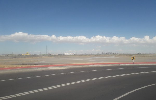 Кроссовер вылетел в воду по дороге на базы отдыха Актау