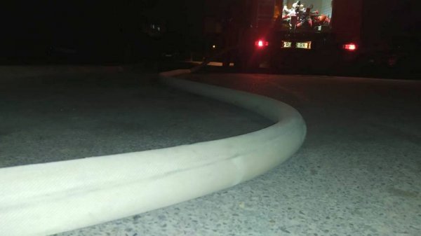 Пожарные вскрыли двери для ликвидации огня в актауской высотке