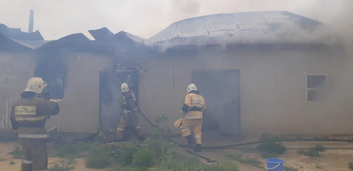 За неделю спасатели Актау вызволили четверых детей из запертых квартир