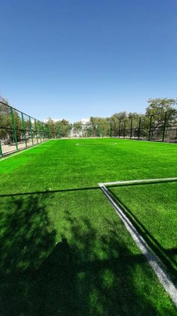 Спортивную площадку подарили одной из школ Актау её выпускники