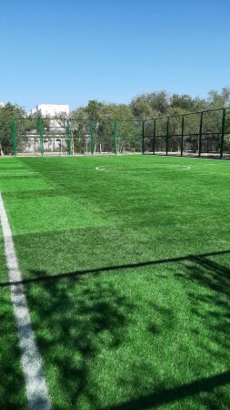 Спортивную площадку подарили одной из школ Актау её выпускники