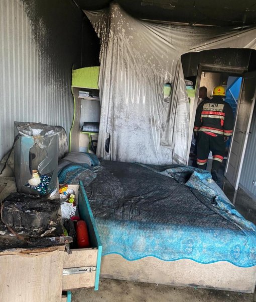 Пожарные спасли кошку из горящей квартиры в Актау