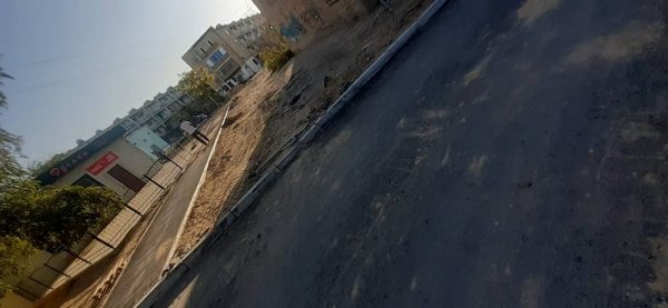 Труды насмарку: Жителей Актау возмутила работа тяжёлой техники на новых бордюрах