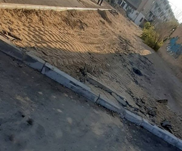 Труды насмарку: Жителей Актау возмутила работа тяжёлой техники на новых бордюрах