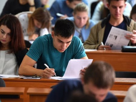 Казахстанские студенты, обучающиеся за рубежом, переводятся в отечественные вузы