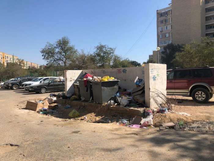 О скоплении невывезенного бытового мусора сообщили жители Актау