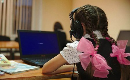 Обеспечить школьников бесплатным интернетом на «дистанционке» предложили в Казахстане