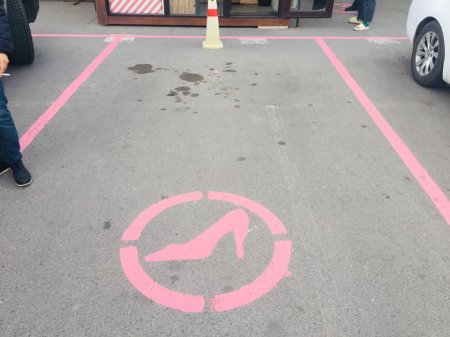«Женские» парковки появились в Нур-Султане
