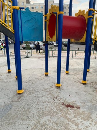 Мальчик разбил голову на детской площадке в Актау