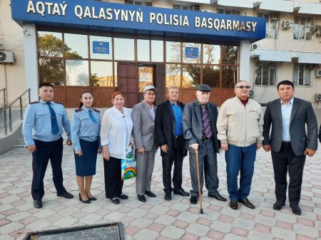 Полицейские поздравили пожилых жителей Мангистау
