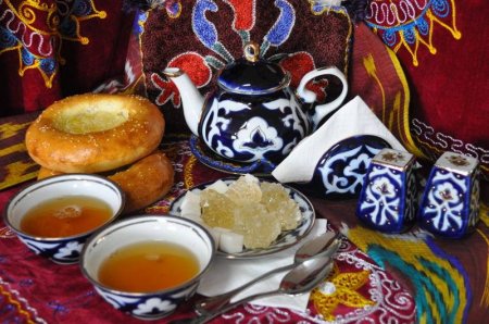 Казахи пьют чай по любому поводу - врач об опасности развития рака