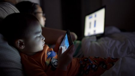 Запрещать ли детям играть в мобильные игры - мнение психолога