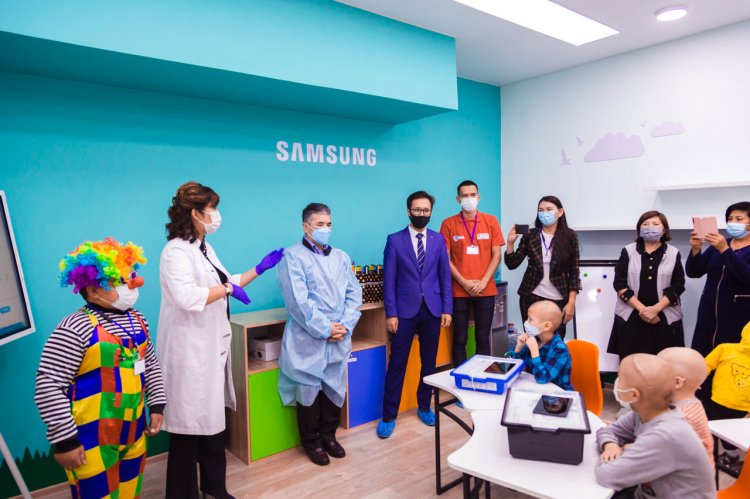 В алматинском Центре онкологии открылся инновационный класс Samsung School