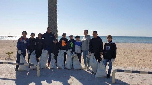 Яхтсмены вышли на уборку набережной Актау