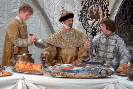 Черная икра и водка — настоящие! Смешные истории о застольях в советских фильмах